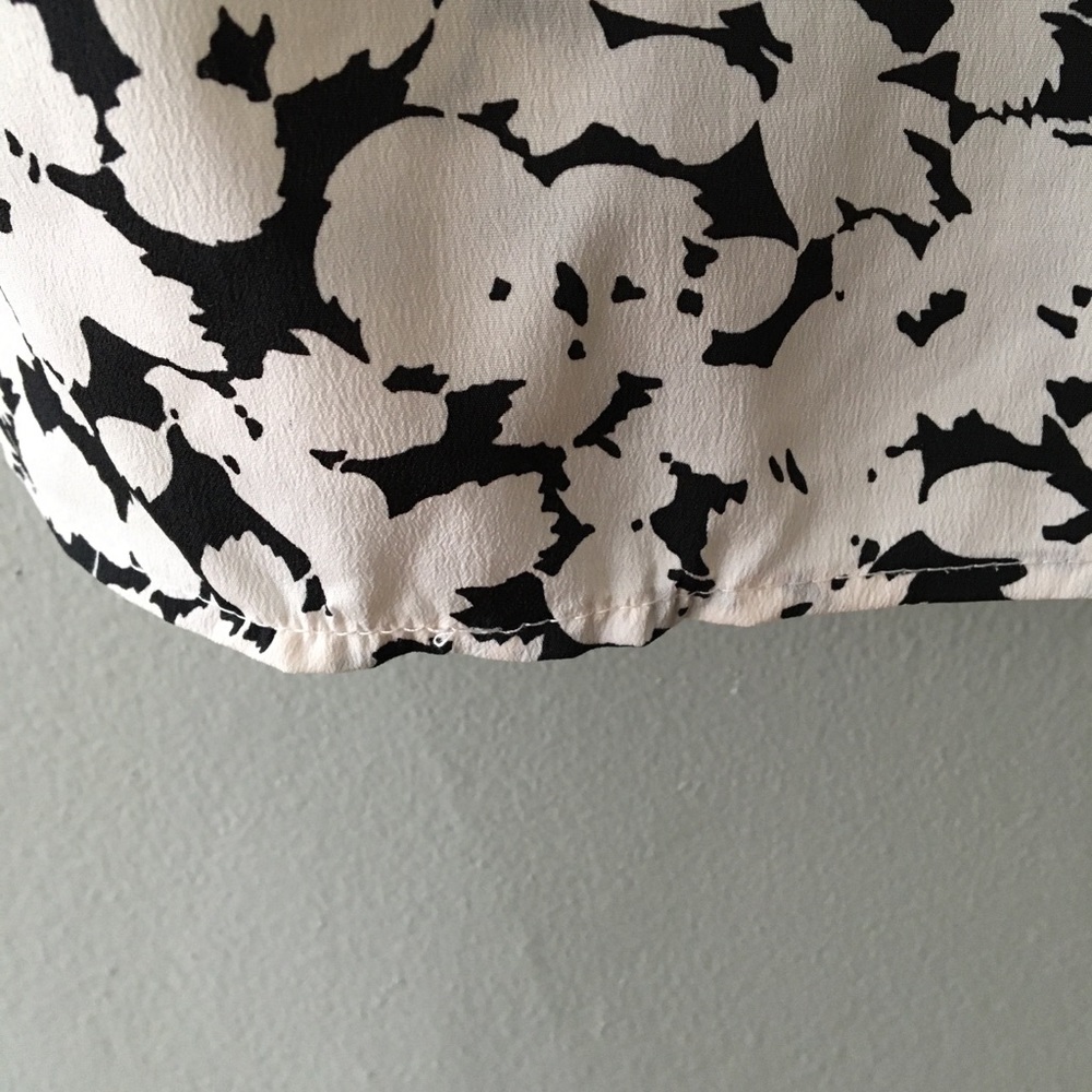 Everly Abstract Pattern Blouse, Small - Picture 10 of 10